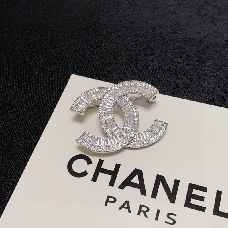 Chanel Brooch 04yxs95